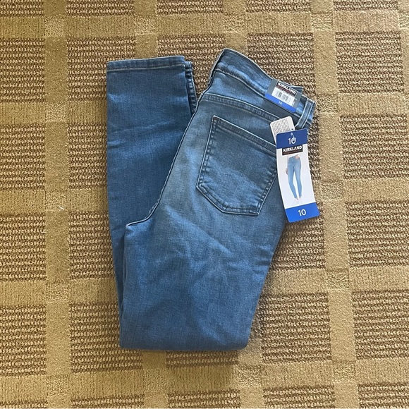Kirkland Signature Women’s High Rise Skinny Jeans - Picture 4 of 6